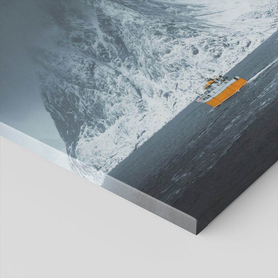 Obraz na płótnie - góra, morze, statek