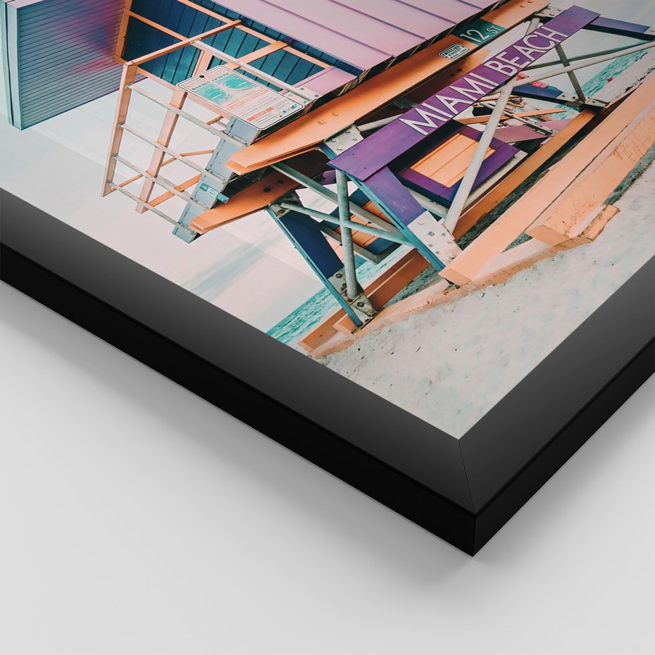 Zestaw obrazy w ramie, plakaty - plaża, budka ratownicza, morze - rama czarna