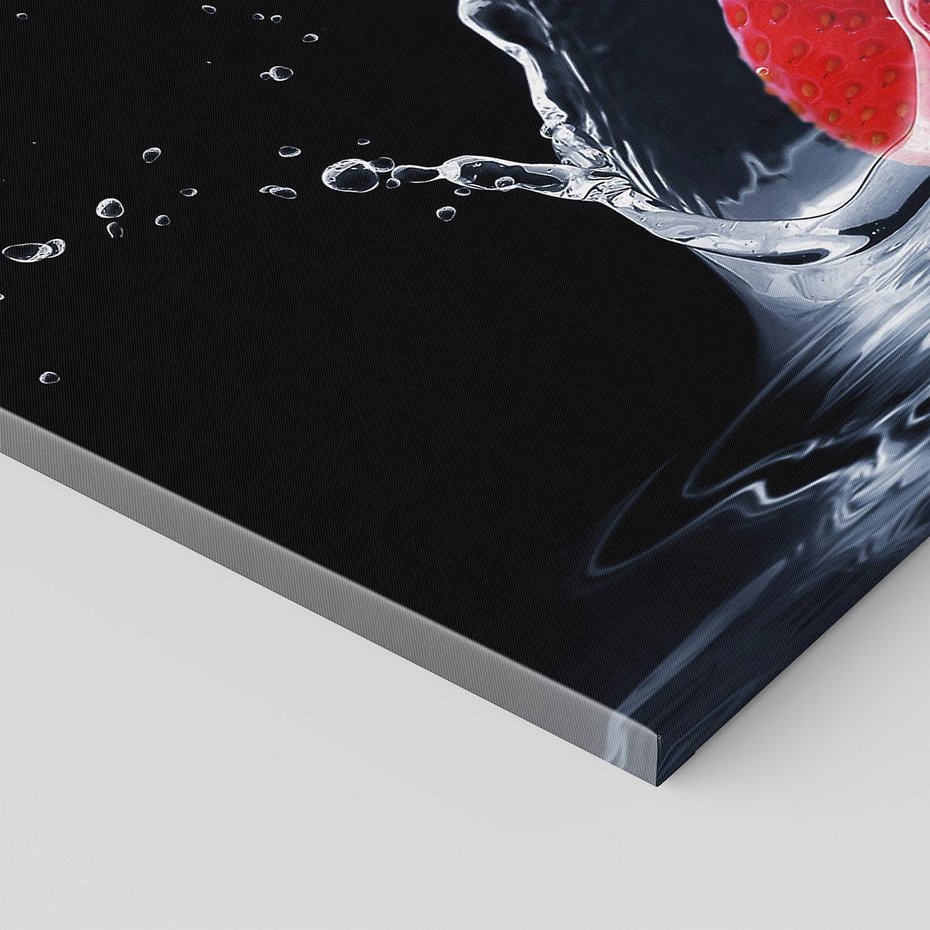 Obraz na płótnie - truskawka, woda, owoc