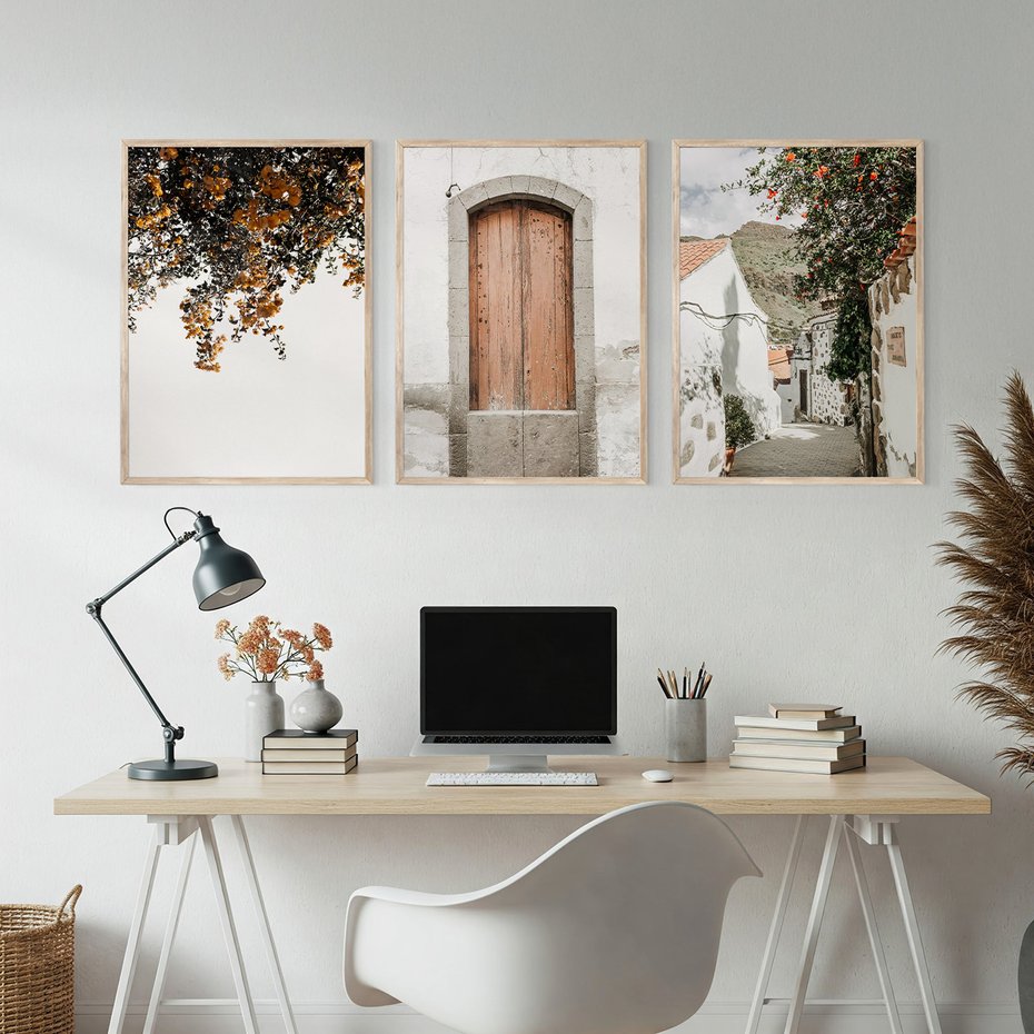 Zestaw obrazy w ramie, plakaty - drzwi, kwiaty, budynki - rama drewno