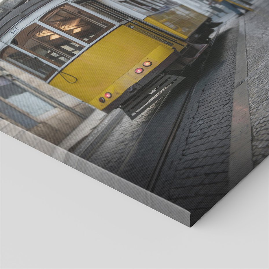 Obraz na płótnie - tramwaj, miasto, ulica