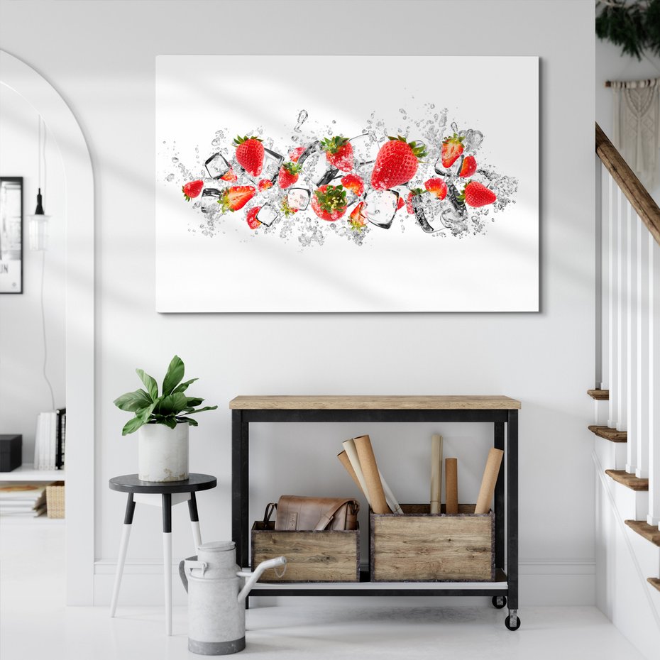 Obraz na płótnie - truskawki, kostki lodu, woda