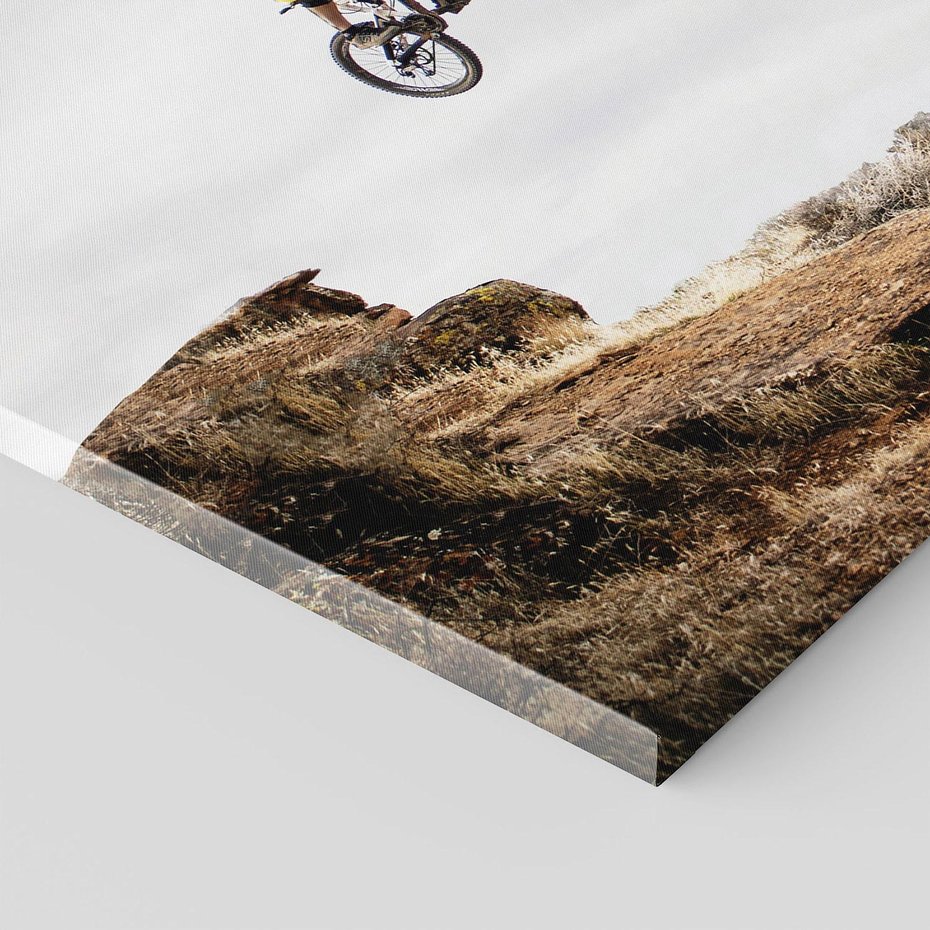 Obraz na płótnie - rowerzysta, skok, sport