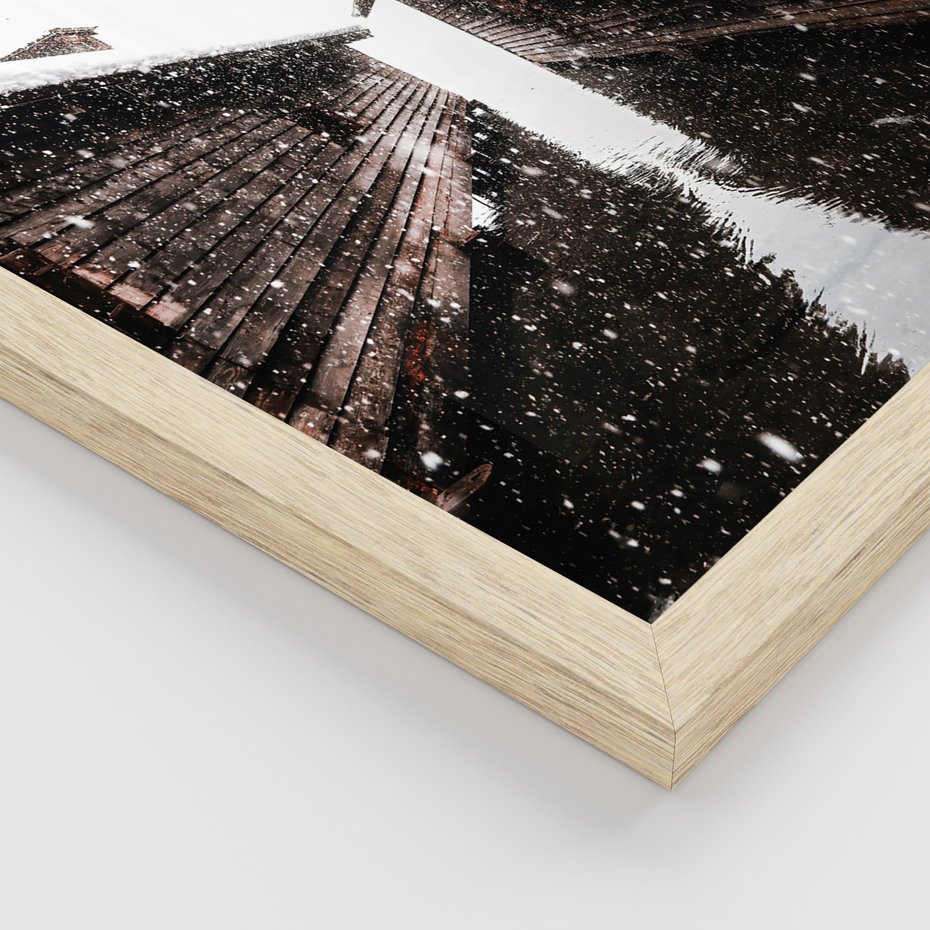 Zestaw obrazy w ramie, plakaty - zima, śnieg, budynki - rama drewno