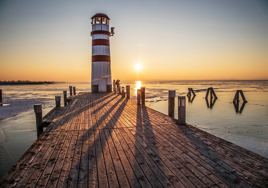 Fototapeta - latarnia morska, molo, zachód słońca