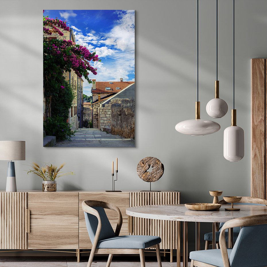 Obraz na płótnie - uliczka, kwiaty, niebo