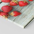 Obraz na płótnie - truskawki, owoce, drewno