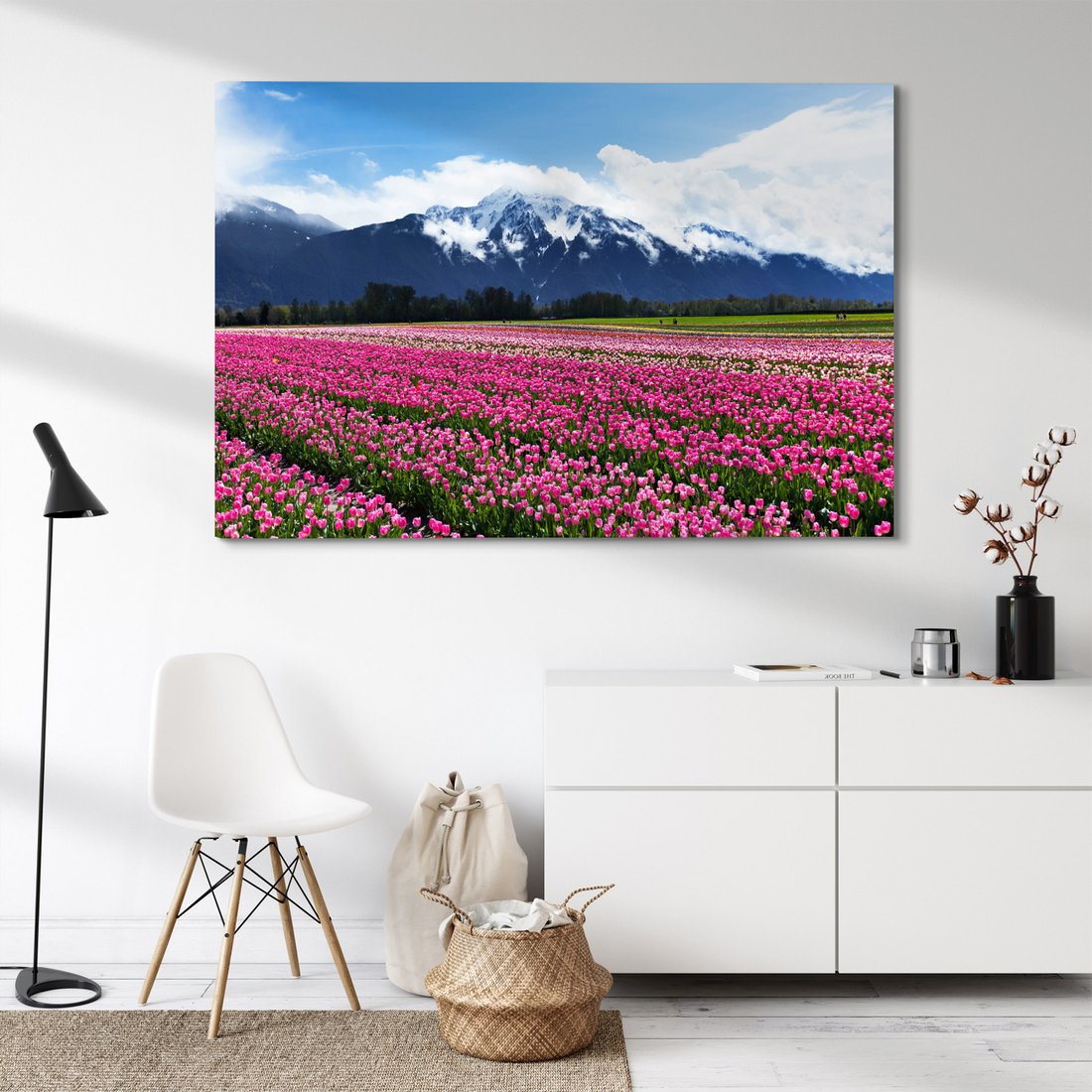 Obraz na płótnie - tulipany, kwiaty, góry