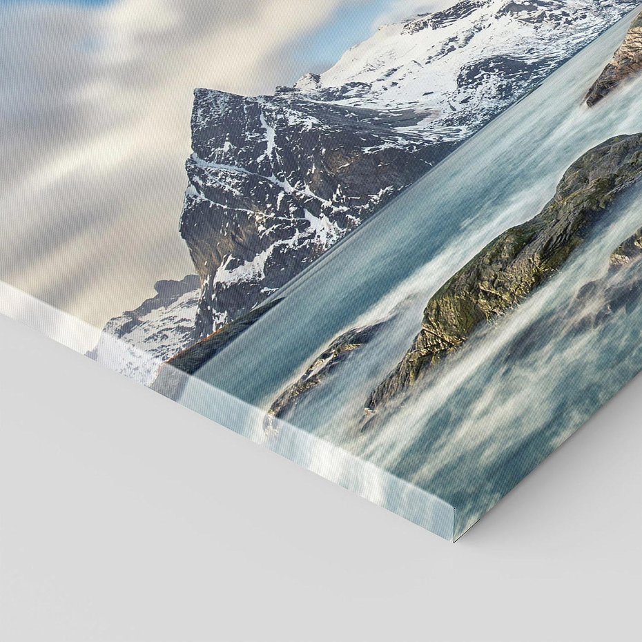 Obraz na płótnie - góry, domki, morze