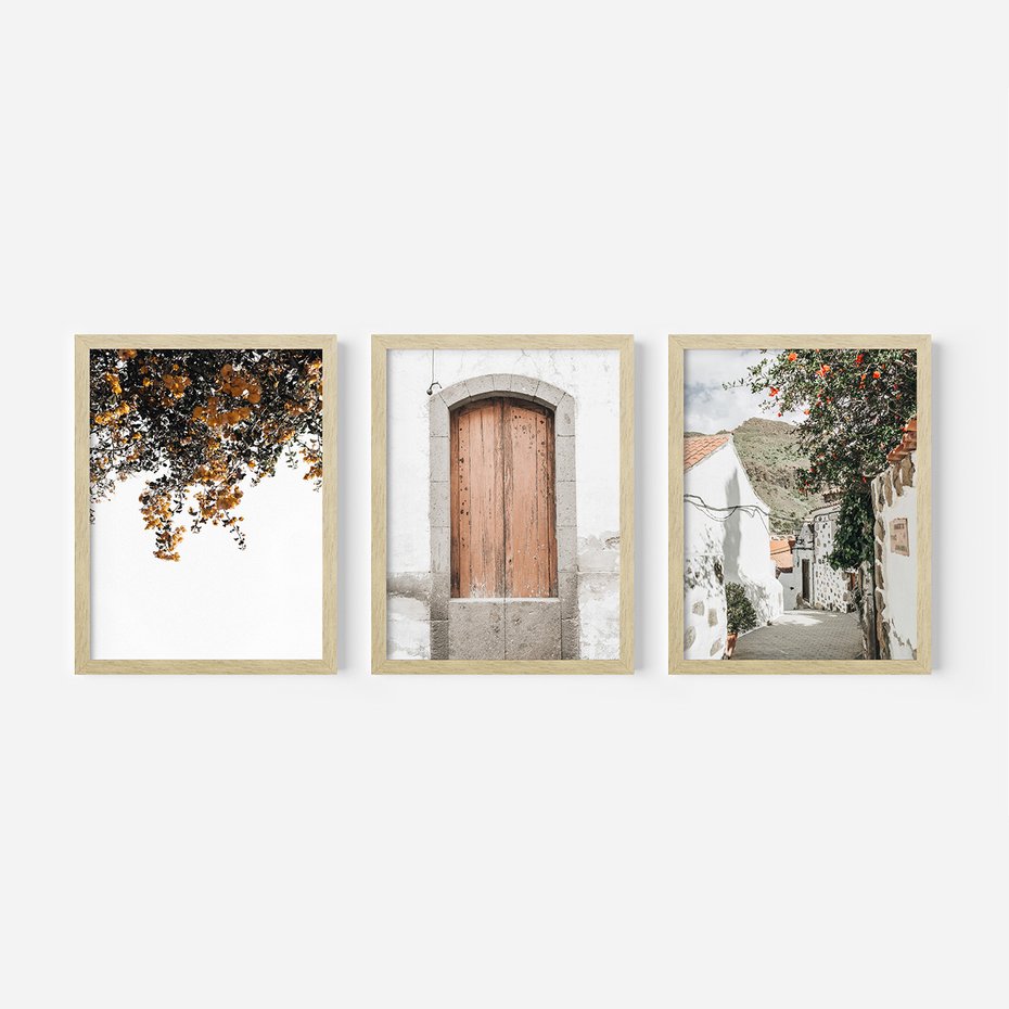 Zestaw obrazy w ramie, plakaty - drzwi, kwiaty, budynki - rama drewno