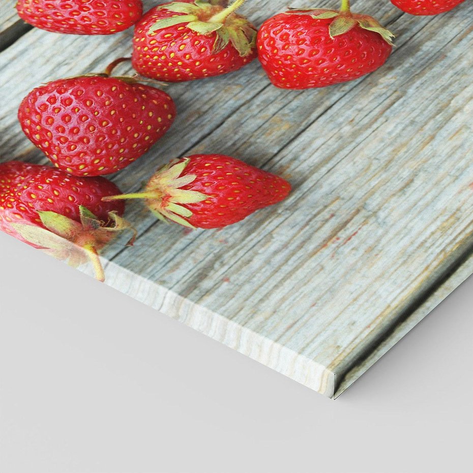 Obraz na płótnie - truskawki, owoce, drewno