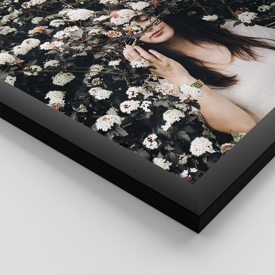 Zestaw obrazy w ramie, plakaty - kwiaty, kobieta, napisy - rama czarna